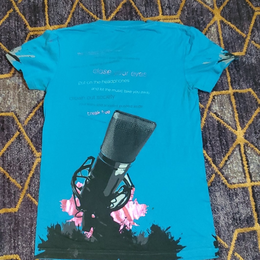 Shirt - Picture 2 of 3